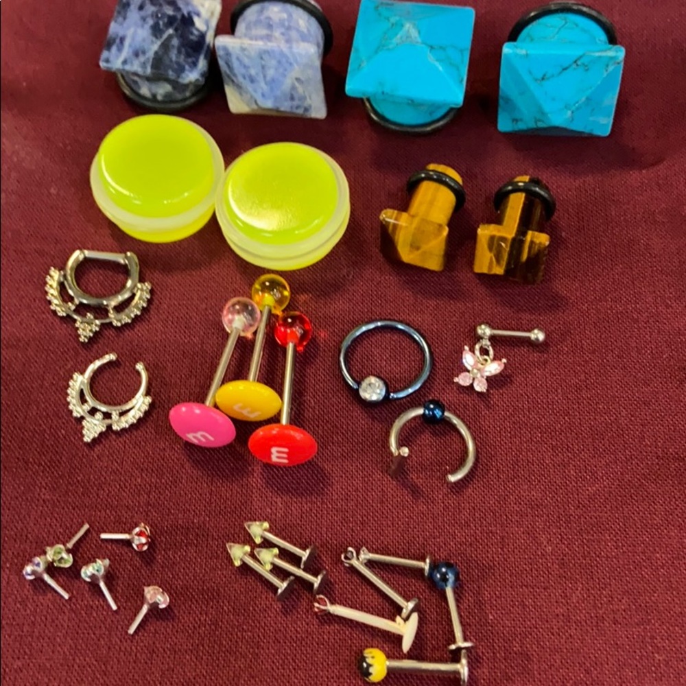 156 Piece Body jewelry, nose & belly rings, studs - Picture 3 of 5